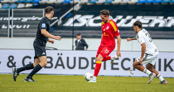 Freitagabend Flutlichtspiel bei den Sportfreunden Siegen 